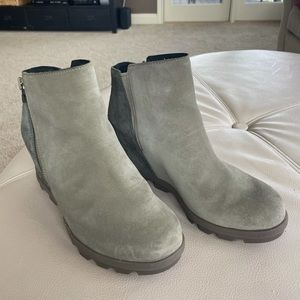 Green Sorel Booties, Size 9 Wmns